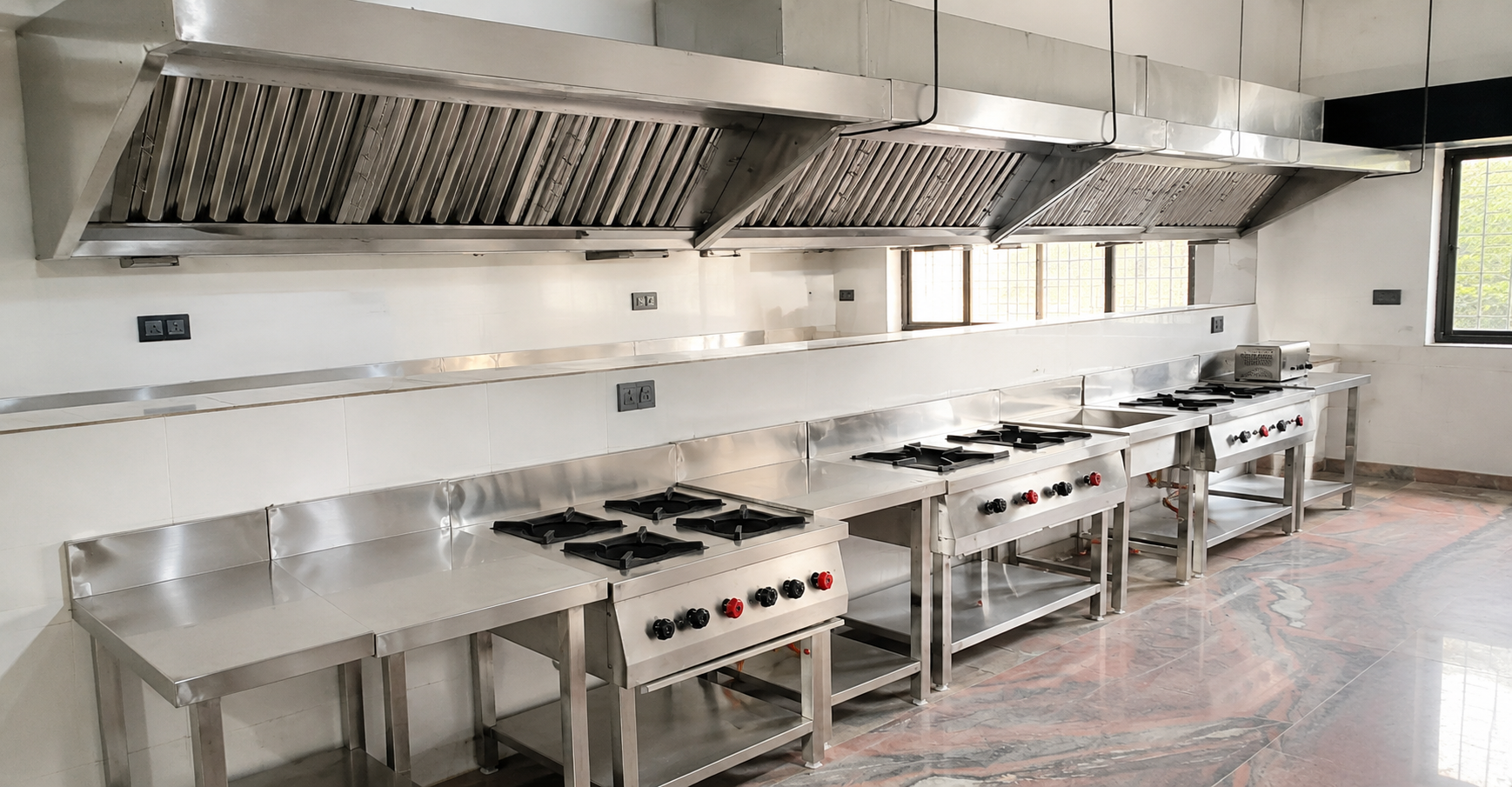 Top Benefits of SS 304 Kitchen Equipment India for Businesses